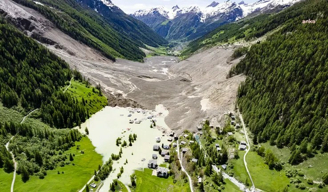 İsviçre’nin Lötschental Vadisi’nde buzul çökmesi sonucu Lonza nehri tıkandı 2 bin kişi risk altında