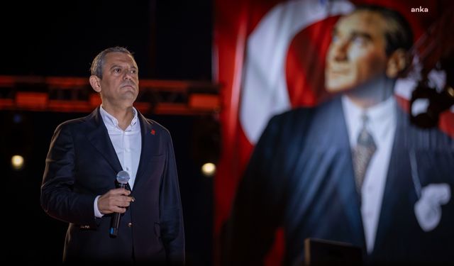 CHP'nin İzmir mitinginde Özgür Özel: Terörsüz ve demokratik bir Türkiye komisyonu kurulmalıdır