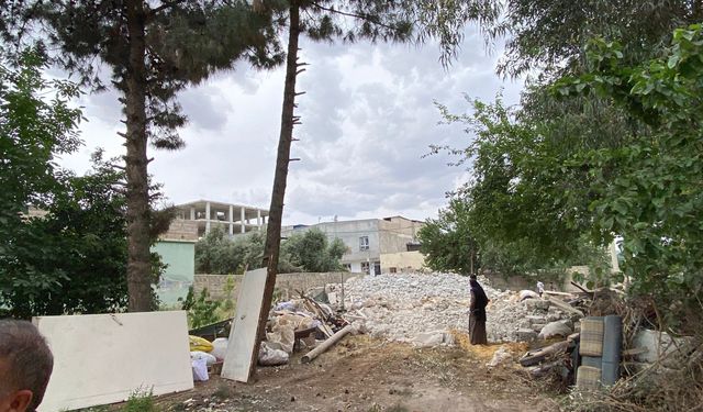 Şanlıurfa’da gecekondu yıkımında gerginlik: Önce yıkım ekibine izin vermediler, sonra kendileri yıktılar