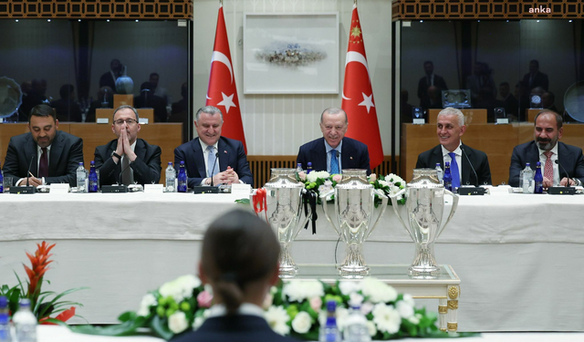 Cumhurbaşkanı Erdoğan, Süper Lig'e yükselen takımların temsilcilerini kabul etti