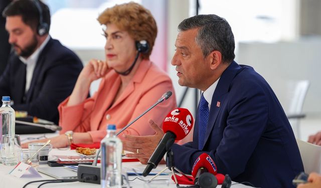 Özgür Özel, Brüksel’de PES toplantısında konuştu