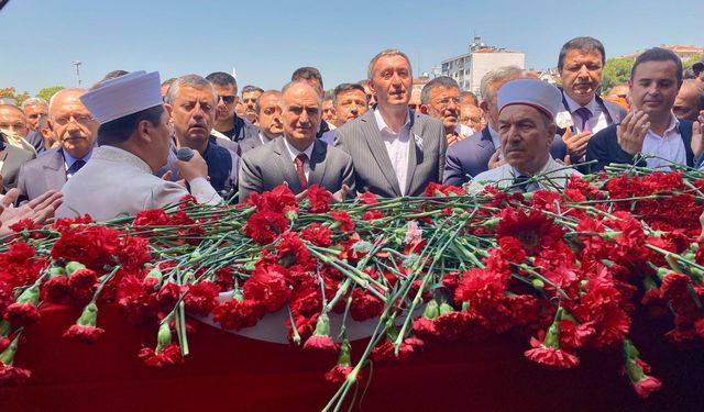 DEM Parti Eş Genel Başkanı Tuncer Bakırhan, Ferdi Zeyrek'in cenaze törenine katıldı