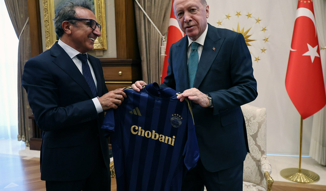 Cumhurbaşkanı Erdoğan, Fenerbahçe'nin yeni sponsoru Chobani'nin kurucusu Hamdi Ulukaya'yı kabul etti
