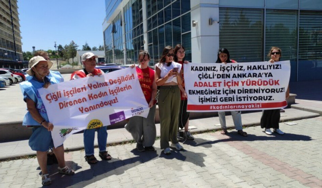 Belediyeden atılan kadın işçiler, 60 gündür CHP'nin önünde eylemde