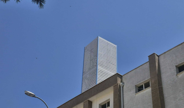 Eskişehir’de cemevi çatısına kurulan baz istasyonuna mahalleliden tepki: Kanser olmaktan korkuyoruz