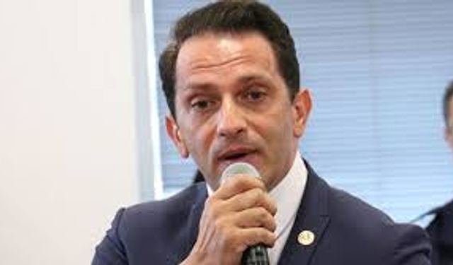 AKP'li Mücahit: Cumhuriyet kazanımları neden şapkadan ibaret kaldı, mimari oluşamadı?