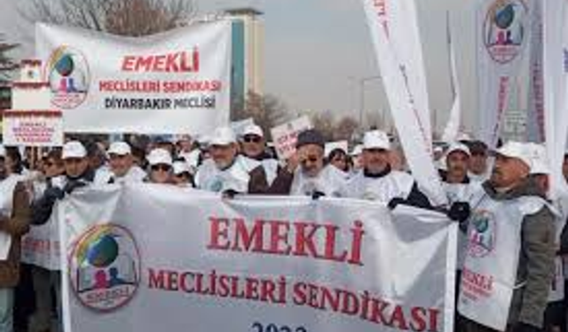 Emekli Meclisleri Sendikası: AKP'li vekillerin kahkahaları, emeklilere karşı da büyük bir saygısızlık örneği
