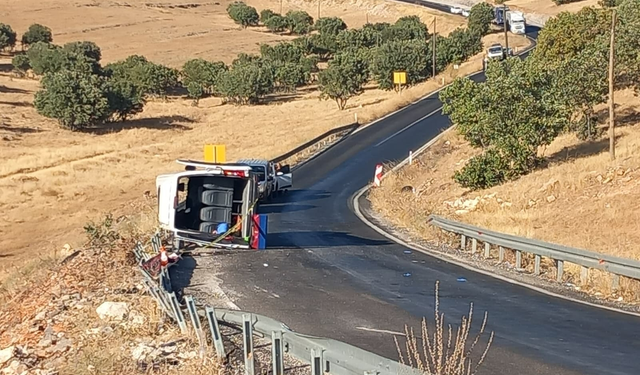 Diyarbakır'da tur minibüsü devrildi: 1 ölü, 15 yaralı