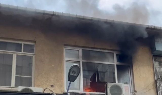 Pazar’da Çoruh EDAŞ’ın ilçe şefliği binasında yangın