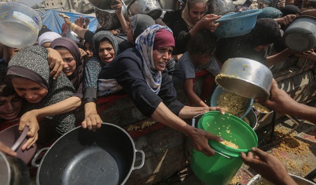 İsrail’in Gazze’ye sabah saatlerinden bu yana düzenlediği saldırılarda 22 kişi yaşamını yitirdi