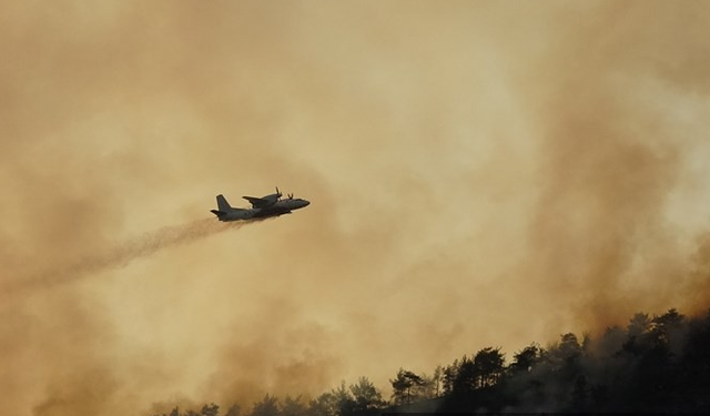 Orman Genel Müdürlüğü: Yangına 4 uçak ve 4 helikopter ile müdahale ediliyor