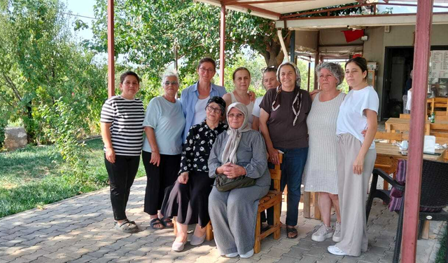 Ekrem İmamoğlu'nun annesi ve kız kardeşinden Murat Çalık'ın annesine ziyaret
