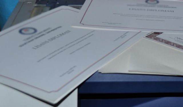 AKP'li Mustafa Şentop'un sahibi olduğu iddia edilen üniversitede sahte diploma skandalı