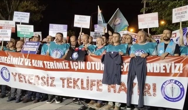 Sağlık-Sen'den 112 dakikalık oturma eylemi