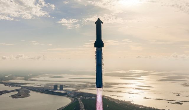 SpaceX'in Starship roketi, 10’uncu test uçuşunu başarıyla tamamladı