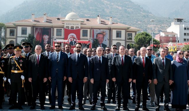 Manisa'da Zafer Bayramı kutlamaları törenlerle gerçekleşti
