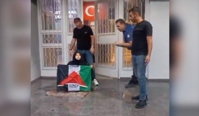 Adana'da oturma eylemi yapan kadına müdahaleyle ilgili 3 polis görevden uzaklaştırıldı