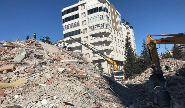 Depremde yıkılan sitenin sorumlusu: Belediyedeki görevimden dolayı kardeşimin adı geçti