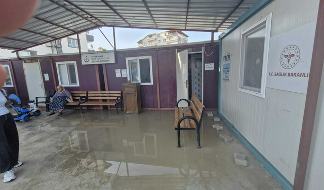 Hatay'da sağlık ocağını su bastı