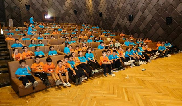 Adana'da sinema okullarda