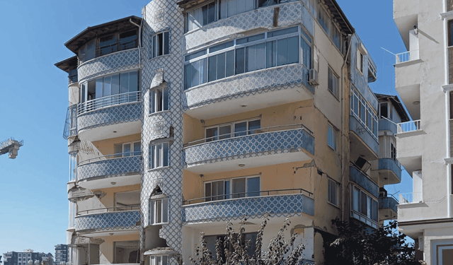 Mahkeme kararına rağmen "ağır hasarlı" tebligatı gönderilen depremzede: Bir bina için kaç defa dava açmamız gerekiyor?