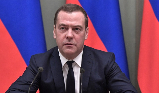 Medvedev'den Trump'a Grönland mesajı: Acele etmezse Rusya'ya katılabilirler