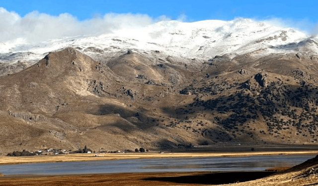 Mevsimin ilk karı Muğla'nın yüksek kesimlerini beyaza bürüdü