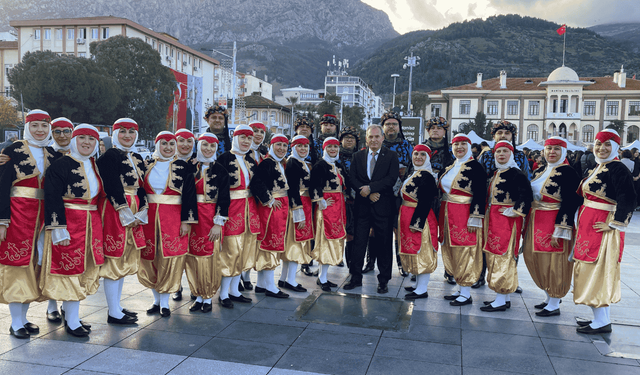 Manisa'daki 24 Kasım Öğretmenler Gününe ‘Maarif Halk Dansları Topluluğu’ damga vurdu