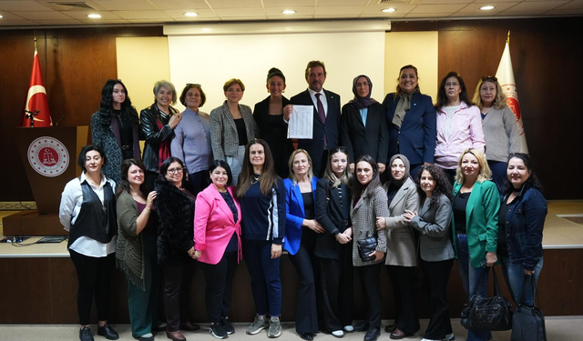 İYİ Parti Manisa’da yeni il başkanı Yunus Koca mazbatasını aldı