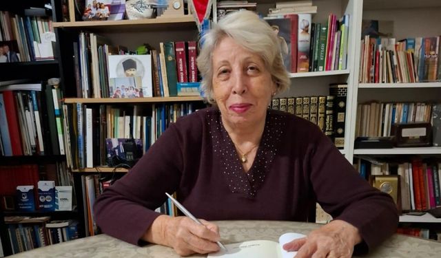 Manisalı Sadberk öğretmenden çocuklara dört kitap armağanı