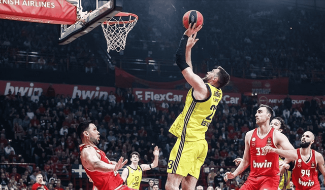 Olympiakos-Fenerbahçe Beko maçı ertelendi: Salonun çatısı aktı