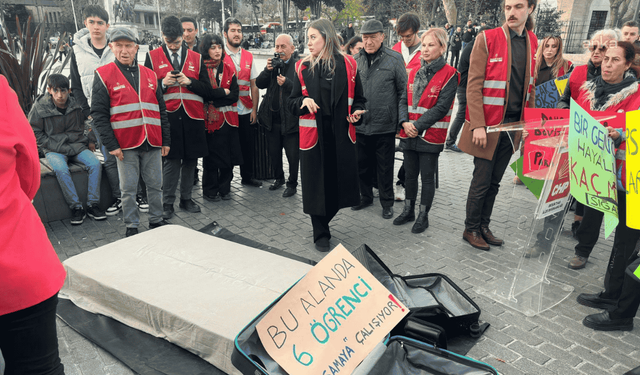 Bavul boş, yatak yasak! Beşiktaş'ta öğrenci eylemine polis engeli