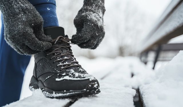 Kış Aylarında Adımları Güvende Tutmak: Erkek Kışlık Ayakkabı Seçim Rehberi