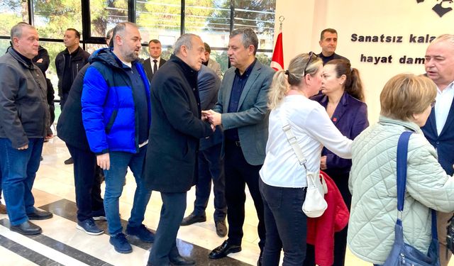 CHP Genel Başkanı Özel, Durbay ailesiyle taziyeleri kabul ediyor
