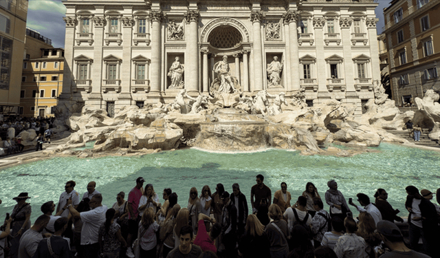 Roma’nın ünlü Trevi Çeşmesi artık turistler için ücretli olacak