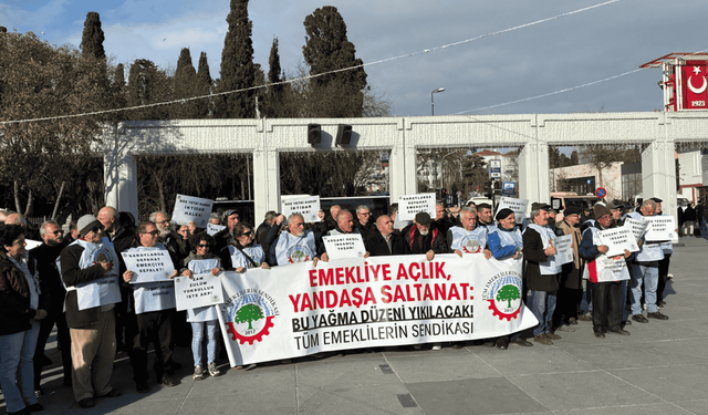 Tüm Emekliler Sendikası, en düşük emekli zammını protesto etti: Göz boyama politikası