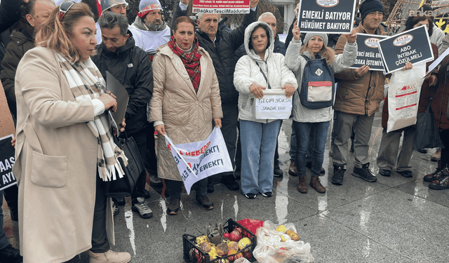 Bakırköy'de emeklilerden bin 62 liralık artışa protesto: Kefen parası istemiyoruz