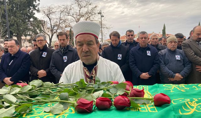 CHP Genel Başkanı Özel Manisa’da iki cenazeye katıldı