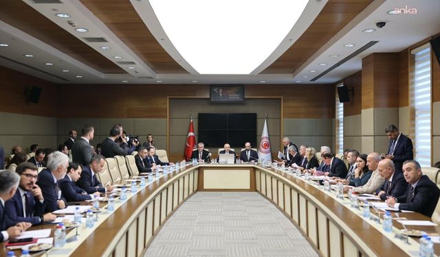 Belediye şirketlerine Cumhurbaşkanı onayı şartı getiren kanun teklifi komisyonda kabul edildi