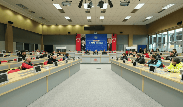 İstanbul Valiliği: İlimizde ana arterler başta olmak üzere tüm yollar açık