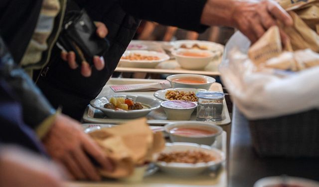 İzmir Büyükşehir Belediyesi Kent Lokantalarında 700 bin porsiyon yemek sunuldu