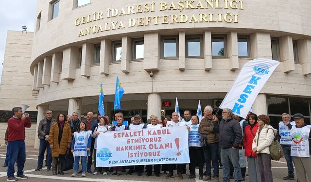 KESK’ten Antalya'da TÜİK protestosu: Bu sahte enflasyonla yoksulluğa mahkûm ediliyoruz