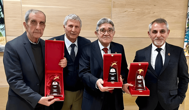 EGF’nin onurlandırdığı ‘Ege’nin Enleri’ ödüllerini aldı