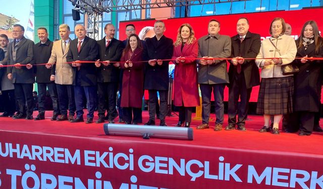 CHP Genel Başkanı Özel Manisa’daki Cuma Namazı çıkışında Gazze yürüyüşü açıklaması