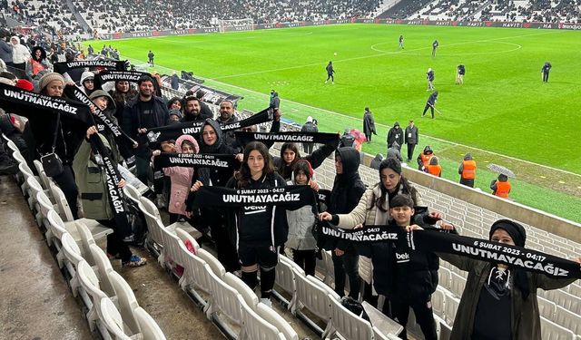 Sahada seremoni, yüreklerde dayanışma: Adıyamanlı çocuklar Beşiktaş-Konyaspor maçında sahada