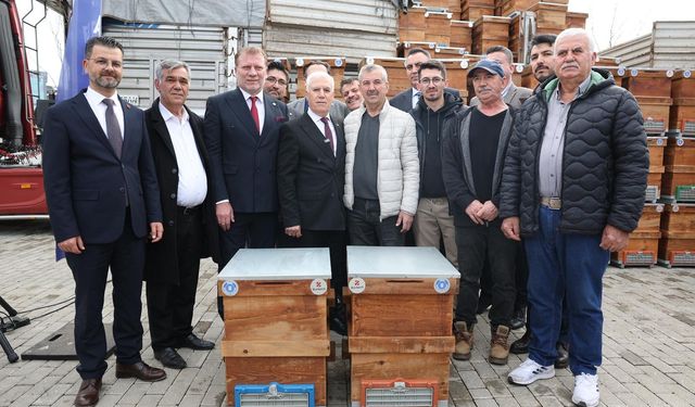 Bursa Büyükşehir Belediyesinden arıcılara 3 bin 400 kovan desteği