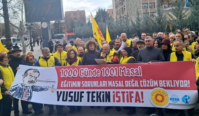 Eğitim Sen'den Milli Eğitim Bakanlığı önünde "1000 günde 1001 masal" eylemi