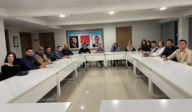 CHP Örgütü 81 ilde 'Gençlere Sahip Çıkma' açıklamasına Manisa’da katıldı