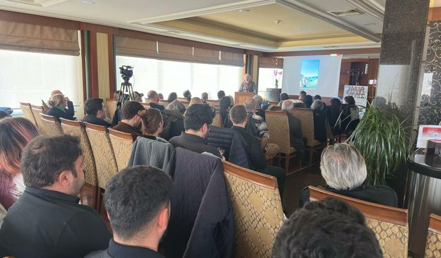 6 Şubat'ta İsias Otel'de yaşamını yitiren rehberler anıldı