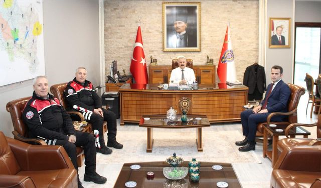 Manisa’nın ikiz polis kardeşleri aynı anda başladıkları görev sürecini emeklilikle taçlandırdı